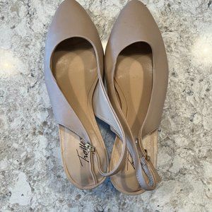 Tan Trotters size 10 wide shoes with 2 inch heel.